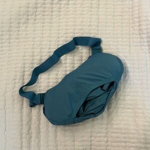 Lululemon belt bag windbreaker teal 8